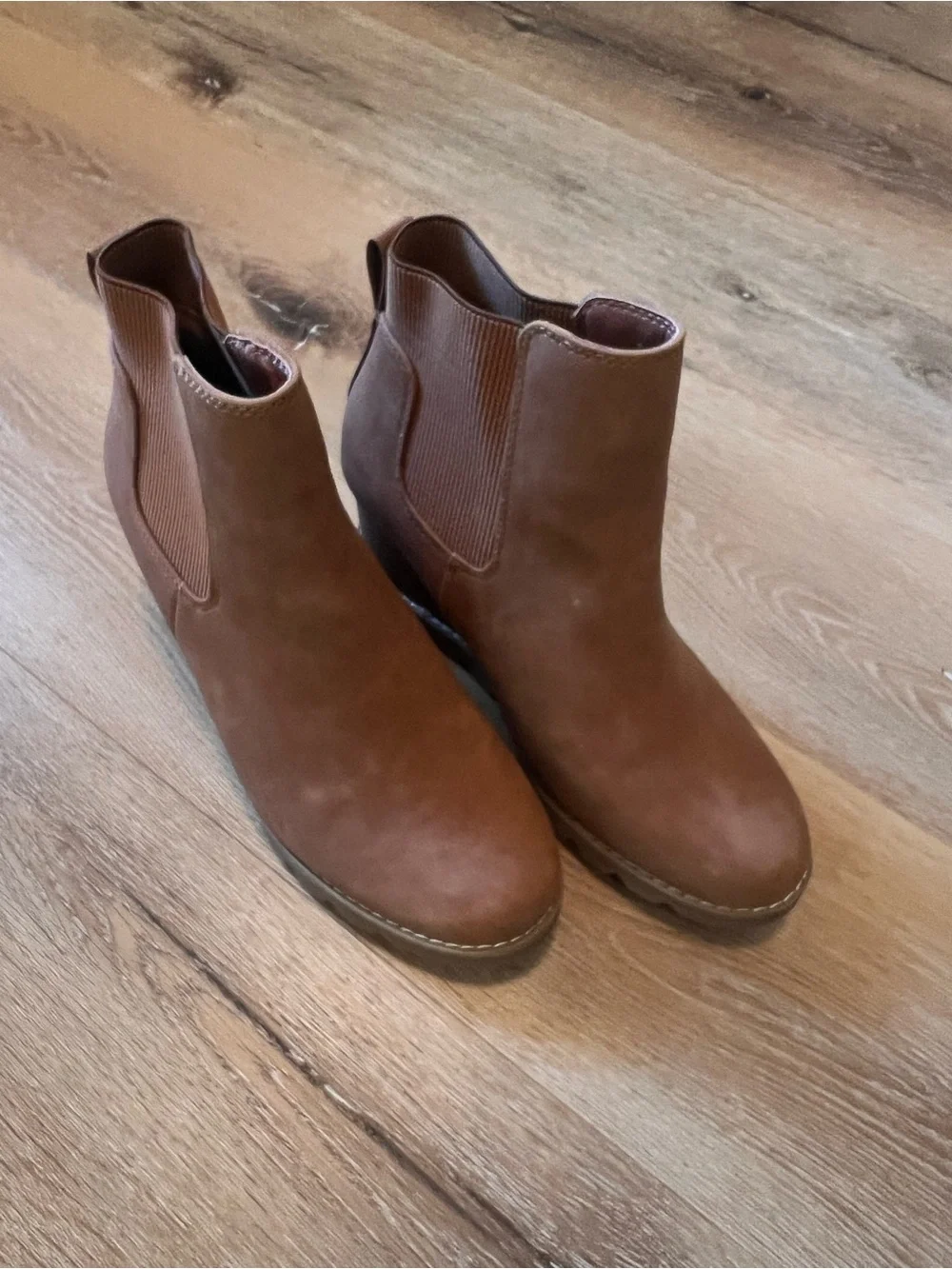 Universal Thread Women’s Brown Chelsea Ankle Boots - Classic Slip-On Style 8